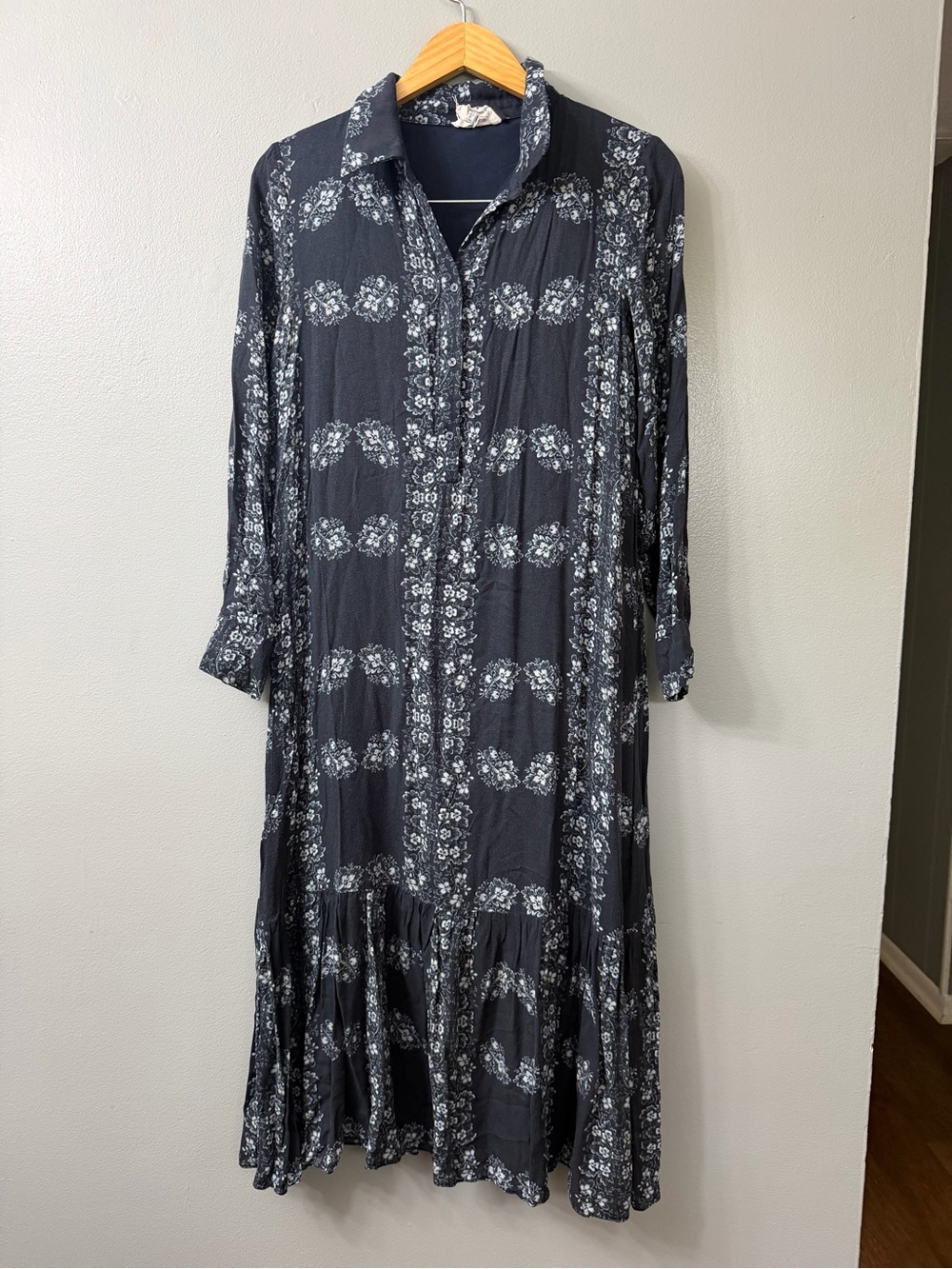 Hyacinth House Tuckernuck Floral Miller Dress Navy Long Sleeve Maxi medium